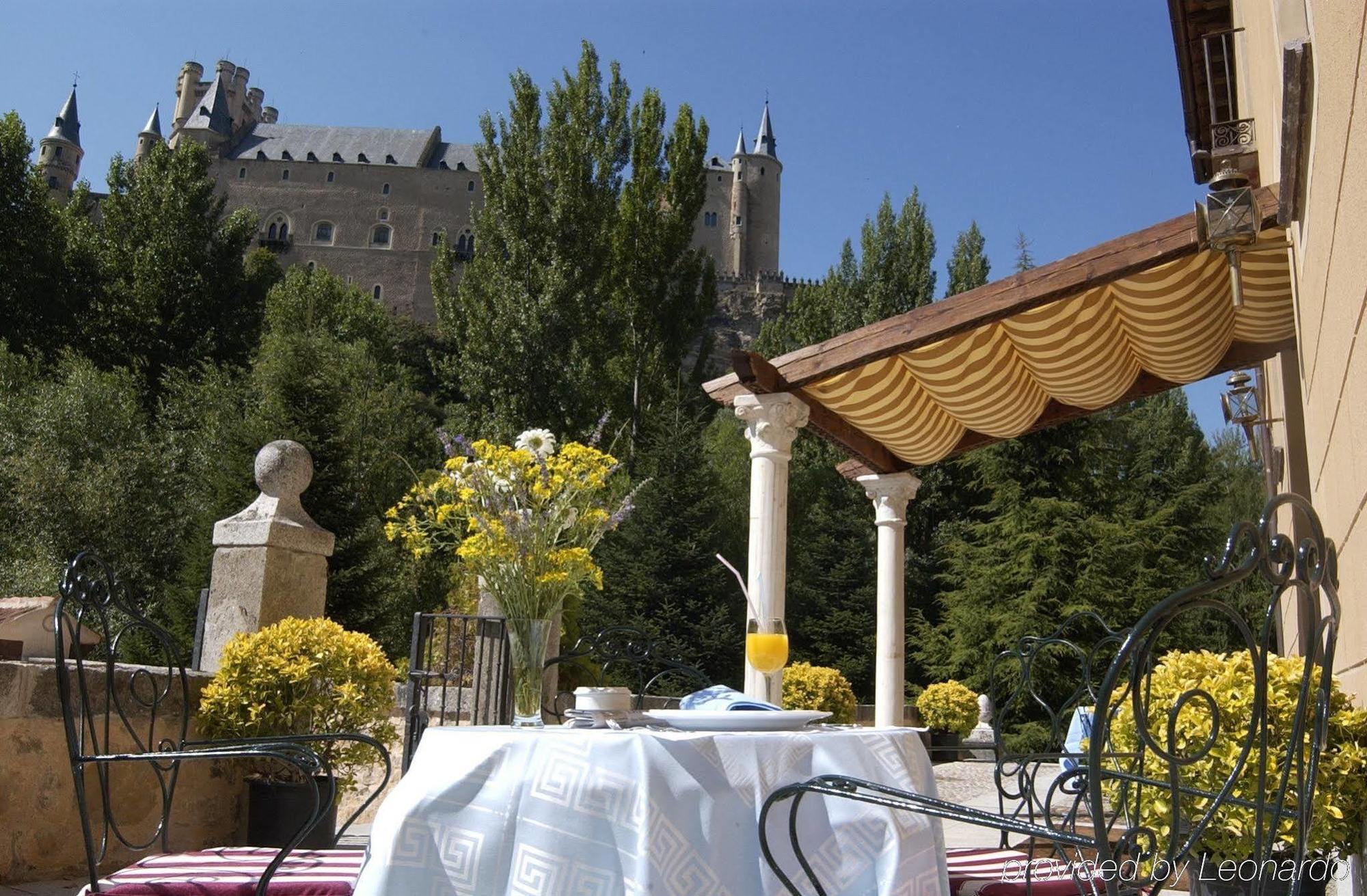 Hotel Alcazar Сеговия Ресторан фото